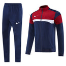 Shop des Spielers, Nike Trainingsanzug, Nike Jacke Dunkelblau, Nike Hose Rot, Nike Sportanzug Herren, Fußball Trainingsanzug, Nike Funktionskleidung, Trainingsset Herren Dunkelblau Rot, Nike Training, Sportbekleidung, Nike Anzug, Trainingsanzug Herren Dunkelblau, Nike Lifestyle, Sport-Set Nike.