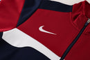 Shop des Spielers, Nike Trainingsanzug, Nike Jacke Dunkelblau, Nike Hose Rot, Nike Sportanzug Herren, Fußball Trainingsanzug, Nike Funktionskleidung, Trainingsset Herren Dunkelblau Rot, Nike Training, Sportbekleidung, Nike Anzug, Trainingsanzug Herren Dunkelblau, Nike Lifestyle, Sport-Set Nike.