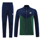 Shop des Spielers, Nike Trainingsanzug, Nike Blau Grün, Nike Herren Sportanzug, Nike Trainingsset, Nike Jacke Blau, Fußball Trainingsanzug, Nike Funktionskleidung, Trainingsanzug Herren Blau Grün, Nike Training, Sportbekleidung, Nike Anzug, Nike Performance Set, Sport-Set Nike, Nike Dunkelblau.