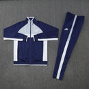 Shop des Spielers, Nike Trainingsanzug, Nike Jacke Blau, Nike Hose Weiß, Nike Sportanzug Herren, Fußball Trainingsanzug, Nike Funktionskleidung, Trainingsset Herren Blau Weiß, Nike Training, Sportbekleidung, Nike Anzug, Trainingsanzug Herren Blau, Nike Lifestyle, Sport-Set Nike.