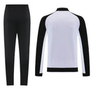 Shop des Spielers, Nike Trainingsanzug, Nike Jacke Schwarz, Nike Hose Weiß, Nike Sportanzug Herren, Fußball Trainingsanzug, Nike Funktionskleidung, Trainingsset Herren Schwarz Weiß, Nike Training, Sportbekleidung, Nike Anzug, Trainingsanzug Herren Schwarz, Nike Lifestyle, Sport-Set Nike.
