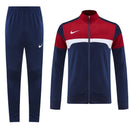 Shop des Spielers, Nike Trainingsanzug, Nike Jacke Dunkelblau, Nike Hose Rot, Nike Sportanzug Herren, Fußball Trainingsanzug, Nike Funktionskleidung, Trainingsset Herren Dunkelblau Rot, Nike Training, Sportbekleidung, Nike Anzug, Trainingsanzug Herren Dunkelblau, Nike Lifestyle, Sport-Set Nike.