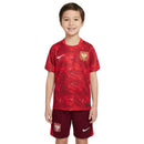 Shop des Spielers, Polen Kinder-Set 26/27, Polen Auswärtstrikot Kinder, Polen Trikot Rot, Polen Fußballtrikot 2027, Biało-czerwoni Kinder-Set, Fußball-Shop Polen, Kinder-Trikot Polen, Polen 26/27 Kollektion, Fußball Fan-Set Polen, Sportbekleidung Kinder Polen Rot.