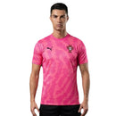Portugal Pre-Match Trikot 2026 2027 Herren Spieler-Version rosa pink 1.1 Premium Qualität Shop des Spielers FPF Authentic Training Jersey Slim Fit Ronaldo, Portugal Pre-Match 2026, Portugal Trikot rosa, FPF Spieler-Version, Authentic Portugal Jersey, Ronaldo Aufwärmtrikot, 1.1 Qualität Portugal, Trainingstrikot Portugal kaufen, Portugal Fußball 26/27, Pink Soccer Jersey.