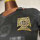 Portugal Sonderedition Pantera Negra 2026 2027 Damen Trikot schwarz gold 1.1 Premium Qualität Shop des Spielers Eusébio Tribute Seleção,Portugal Pantera Negra Trikot, Portugal Sonderedition 2026 Damen, Eusébio Tribute Jersey, Portugal Black Edition Damen, Portugal Trikot schwarz gold, 1.1 Qualität Portugal, Seleção Special Edition, Fußball Geschenk Damen exklusiv, Portugal Damen Trikot limitiert.
