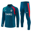 Shop des Spielers, Portugal Trainingsanzug 26/27, Portugal Trainingsset grün, Portugal Jacke und Hose, Seleção das Quinas Trainingsanzug, Portugal Fan-Artikel, Portugal Training 2026, Trainingsanzug Herren Portugal, Fußball Trainingsanzug grün, Portugal Kleidung Deutschland, Fußball-Shop, Portugal Jersey Set.