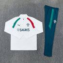 Shop des Spielers, Portugal Trainingsanzug 26/27, Portugal Jacke weiß, Portugal Hose grün, Seleção das Quinas Trainingsset, Portugal Fan-Artikel, Portugal Training 2026, Trainingsanzug Herren Portugal, Fußball Trainingsanzug weiß grün, Portugal Kleidung Deutschland, Fußball-Shop, Portugal Jersey Set.