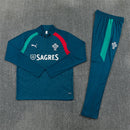 Shop des Spielers, Portugal Trainingsanzug 26/27, Portugal Trainingsset grün, Portugal Jacke und Hose, Seleção das Quinas Trainingsanzug, Portugal Fan-Artikel, Portugal Training 2026, Trainingsanzug Herren Portugal, Fußball Trainingsanzug grün, Portugal Kleidung Deutschland, Fußball-Shop, Portugal Jersey Set.