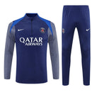 Shop des Spielers, PSG Trainingsanzug 25/26, PSG Jacke Dunkelblau, PSG Hose Dunkelblau, Fußball Trainingsanzug PSG, Paris Saint-Germain Kollektion 2026, Trainingsanzug Herren Dunkelblau, PSG Fan-Shop, PSG Training 2026, Fußball-Fanartikel, PSG Trainingskleidung, Trainingsset 2025.