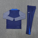 Shop des Spielers, PSG Trainingsanzug 25/26, PSG Jacke Dunkelblau, PSG Hose Dunkelblau, Fußball Trainingsanzug PSG, Paris Saint-Germain Kollektion 2026, Trainingsanzug Herren Dunkelblau, PSG Fan-Shop, PSG Training 2026, Fußball-Fanartikel, PSG Trainingskleidung, Trainingsset 2025.