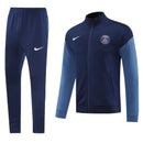 Shop des Spielers, PSG Trainingsanzug, Paris Saint-Germain 25/26, PSG Trikot Herren, PSG Trainingsanzug Dunkelblau, PSG Sportanzug, Trainingsanzug Herren Blau, PSG 2026, Fußball Trainingsanzug, PSG Fan-Version, PSG Trainingskleidung, PSG Shop, Trainingsanzug Herren.