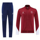 Shop des Spielers, PSG Trainingsanzug 25/26, PSG Bordeaux Blau, Paris Saint-Germain Sportanzug Herren, PSG Jacke Hose, Fußball Trainingsanzug, PSG Trainingsset, Performance Sportbekleidung, PSG 2026, Trainingsanzug Herren Bordeaux, PSG Trainingskleidung, PSG Fanshop, Sportanzug Paris Saint-Germain, limitierte PSG Edition.