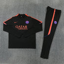 Shop des Spielers, PSG Trainingsanzug 26/27, PSG Trainingsset schwarz, Paris Saint-Germain Jacke Hose, PSG Fan-Artikel, PSG Trainingsanzug Herren, Fußball Trainingsanzug schwarz, PSG Kleidung Deutschland, Paris Saint-Germain Fanshop, Fußball-Shop, PSG Jersey Set 2026.
