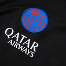 Rückansicht der Paris Saint-Germain Trainingsjacke 25/26 für Herren.