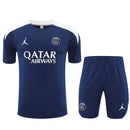 Shop des Spielers, PSG Trainings-Set 25/26, PSG Trikot Dunkelblau, PSG Shorts Marine, Fußball Trainingsset Paris Saint-Germain, PSG Kollektion 2026, Trainings-Kit 2025, Sportbekleidung PSG, Trainingsanzug Herren Blau, PSG Fan-Shop, Paris Saint-Germain Training 2026, Fußball-Fanartikel.