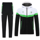 Shop des Spielers, Real Betis Trainingsanzug, Real Betis 25/26, Real Betis Windjacke, Real Betis Windbreaker, Betis Trainingsset, Real Betis Sport-Set, Trainingsanzug Herren Blau, Real Betis 2026, Fußball Trainingsset, Real Betis Fan-Version, Trainingskleidung Real Betis, Betis Sevilla Shop, Corta-Vento Real Betis.