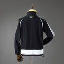 Shop des Spielers, Real Madrid Jacke 2006/07, Real Madrid Retro Jacke, Real Madrid 2006 schwarz weiß, Real Madrid Klassiker, Fußball Retro Jacke, Real Madrid Fan-Artikel, Real Madrid Kleidung, Vintage Real Madrid, Galacticos Retro, Fußball-Shop Deutschland, Real Madrid Jacke Retro Herren.