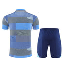 Shop des Spielers, Real Madrid Trainingsset 25/26, Real Madrid Trikot Grau, Real Madrid Shorts Dunkelblau, Real Madrid Set 2026, Fußball Trainingsset Real Madrid, Trainingsanzug Real Madrid, Real Madrid Fan-Shop, Real Madrid Training 2026, Fußball-Fanartikel, Real Madrid Trainingskleidung, Real Madrid Set Herren, Real Madrid hellblau dunkelblau Set.