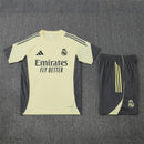 Shop des Spielers, Real Madrid Trainingsset 25/26, Real Madrid Trikot Gelb, Real Madrid Shorts Grau, Real Madrid Set 2026, Fußball Trainingsset Real Madrid, Trainingsanzug Real Madrid, Real Madrid Fan-Shop, Real Madrid Training 2026, Fußball-Fanartikel, Real Madrid Trainingskleidung, Real Madrid Set Herren, Real Madrid gelb grau Trikot.