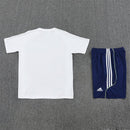 Real Madrid Trainingsset 2025 2026 weißes Trikot marineblaue Shorts 1.1 Premium Qualität Shop des Spielers Madrid Training Kit White Navy, Real Madrid Trainingsset 2025, Madrid Trikot weiß, Real Madrid Shorts blau, Real Madrid Trikot 25/26, Fußball Trainingsset Herren, 1.1 Qualität Real Madrid, Mbappé Training, Real Madrid Fanshop Deutschland, Fußball Set weiß marineblau.