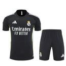 Real Madrid Trainingsset 2025 2026 schwarzes Trikot schwarze Shorts 1.1 Premium Qualität Shop des Spielers Madrid Training Kit Black, Real Madrid Trainingsset 2025, Madrid Trikot schwarz, Real Madrid Shorts schwarz, Real Madrid Trikot 25/26, Fußball Trainingsset Herren schwarz, 1.1 Qualität Real Madrid, Mbappé Training schwarz, Real Madrid Fanshop Deutschland, Fußball Set schwarz Madrid.