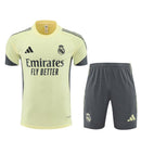 Shop des Spielers, Real Madrid Trainingsset 25/26, Real Madrid Trikot Gelb, Real Madrid Shorts Grau, Real Madrid Set 2026, Fußball Trainingsset Real Madrid, Trainingsanzug Real Madrid, Real Madrid Fan-Shop, Real Madrid Training 2026, Fußball-Fanartikel, Real Madrid Trainingskleidung, Real Madrid Set Herren, Real Madrid gelb grau Trikot.