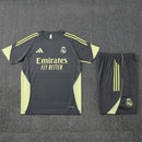 Real Madrid Trainingsset 2025 2026 graues Trikot graue Shorts 1.1 Premium Qualität Shop des Spielers Madrid Training Kit Carbon Grey, Real Madrid Trainingsset 2025 grau, Madrid Trikot grau, Real Madrid Shorts grau, Real Madrid Trikot 25/26, Fußball Trainingsset Herren grau, 1.1 Qualität Real Madrid, Bellingham Training, Real Madrid Fanshop Deutschland, Fußball Set grau Madrid.
