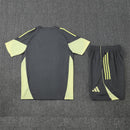 Real Madrid Trainingsset 2025 2026 graues Trikot graue Shorts 1.1 Premium Qualität Shop des Spielers Madrid Training Kit Carbon Grey, Real Madrid Trainingsset 2025 grau, Madrid Trikot grau, Real Madrid Shorts grau, Real Madrid Trikot 25/26, Fußball Trainingsset Herren grau, 1.1 Qualität Real Madrid, Bellingham Training, Real Madrid Fanshop Deutschland, Fußball Set grau Madrid.