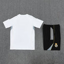 Real Madrid Trainingsset 2025 2026 weißes Trikot schwarze Shorts 1.1 Premium Qualität Shop des Spielers Madrid Training Kit White Black, Real Madrid Trainingsset 2025, Madrid Trikot weiß, Real Madrid Shorts schwarz, Real Madrid Trikot 25/26, Fußball Trainingsset Herren, 1.1 Qualität Real Madrid, Mbappé Training, Real Madrid Fanshop Deutschland, Fußball Set weiß schwarz.