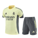 Shop des Spielers, Real Madrid Trainingsset 25/26, Real Madrid Trikot Gelb, Real Madrid Shorts Grau, Real Madrid Set 2026, Fußball Trainingsset Real Madrid, Trainingsanzug Real Madrid, Real Madrid Fan-Shop, Real Madrid Training 2026, Fußball-Fanartikel, Real Madrid Trainingskleidung, Real Madrid Set Herren, Real Madrid gelb grau Trikot.
