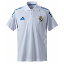 Offizielles Real Madrid Polohemd 25/26 in Weiß, Ansicht von vorne. Real Madrid, Polohemd, 25/26, Fan-Version, Herren, Weiß, Real Madrid Trikot, Fußball Fanwear, Real Madrid Polo, Merengues Style, Shop des Spielers, Casual Sportswear, Real Madrid Fanartikel