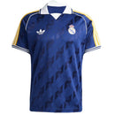 Real Madrid Polohemd 2026 2027 Herren dunkelblau 1.1 Premium Qualität Shop des Spielers Madrid Lifestyle Polo La Liga, Real Madrid Polo, Madrid Trikot 2026, Dunkelblaues Real Madrid Polo, Real Madrid Freizeit, Real Madrid Polo kaufen, 1.1 Qualität Madrid, Madridista Fanartikel, Real Madrid Herren Polo, Fußball Polo Madrid blau.