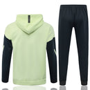 Real Madrid Trainingsanzug 2025/26 Jacke und Hose Grün/Grau - Real Madrid, Real Madrid Trainingsanzug, 2025/26, Real Madrid Jacke, Sportbekleidung, Trainingsanzug Herren, Shop des Spielers, Fan-Version, Real Madrid Fanartikel, Trainingsset, Real Madrid Grün