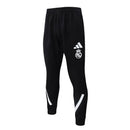 Real Madrid Trainingsanzug 2025/26 Jacke und Hose Schwarz mit Kapuze - Real Madrid, Real Madrid Trainingsanzug, 2025/26, Real Madrid Jacke, Sportbekleidung, Trainingsanzug Herren, Shop des Spielers, Fan-Version, Real Madrid Fanartikel, Trainingsset, Real Madrid Schwarz