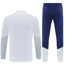 Shop des Spielers, Real Madrid Trainingsanzug, Real Madrid Set Weiß Marineblau, Madridistas Fanartikel, Fußball Trainingsanzug Real Madrid, Real Madrid 26/27, Real Madrid Sportanzug Herren, Trainingsjacke Real Madrid, Real Madrid Fanbekleidung, Fußball Lifestyle Madrid, Herren Trainingsset, Los Blancos Outfit