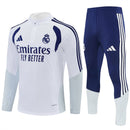 Shop des Spielers, Real Madrid Trainingsanzug, Real Madrid Set Weiß Marineblau, Madridistas Fanartikel, Fußball Trainingsanzug Real Madrid, Real Madrid 26/27, Real Madrid Sportanzug Herren, Trainingsjacke Real Madrid, Real Madrid Fanbekleidung, Fußball Lifestyle Madrid, Herren Trainingsset, Los Blancos Outfit
