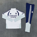 Shop des Spielers, Real Madrid Trainingsanzug, Real Madrid Set Weiß Marineblau, Madridistas Fanartikel, Fußball Trainingsanzug Real Madrid, Real Madrid 26/27, Real Madrid Sportanzug Herren, Trainingsjacke Real Madrid, Real Madrid Fanbekleidung, Fußball Lifestyle Madrid, Herren Trainingsset, Los Blancos Outfit