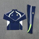 Shop des Spielers, Real Madrid Trainingsanzug 25/26, Real Madrid Jacke Dunkelblau, Real Madrid Hose Dunkelblau, Fußball Trainingsanzug Real Madrid, Königliche Kollektion 2026, Trainingsanzug Herren Blau, Real Madrid Fan-Shop, Real Madrid Training 2026, Fußball-Fanartikel, Real Madrid Trainingskleidung, Trainingsset 2025.