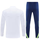 Shop des Spielers, Real Madrid Trainingsanzug 25/26, Real Madrid Jacke Weiß, Real Madrid Hose Dunkelblau, Real Madrid Training-Set, Königliche Kollektion 2026, Trainingsanzug Herren Madrid, Real Madrid Fan-Shop, Fußball Trainingsanzug Weiß, Real Madrid Sportbekleidung, Trainingsanzug 2025, Fußball-Fanartikel.
