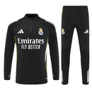 Shop des Spielers, Real Madrid Trainingsanzug 25/26, Real Madrid Jacke Schwarz, Real Madrid Hose Schwarz, Fußball Trainingsanzug Real Madrid, Real Madrid Kollektion 2026, Trainingsanzug Herren Schwarz, Real Madrid Fan-Shop, Real Madrid Training 2026, Fußball-Fanartikel, Real Madrid Trainingskleidung, Trainingsset 2025, Real Madrid schwarz Set.