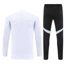 Shop des Spielers, Real Madrid Trainingsanzug 25/26, Real Madrid Jacke Weiß, Real Madrid Hose Schwarz, Fußball Trainingsanzug Real Madrid, MLS Kollektion 2026, Trainingsanzug Herren Weiß Schwarz, Real Madrid Fan-Shop, Real Madrid Training 2026, Fußball-Fanartikel, Real Madrid Trainingskleidung, Trainingsset 2025, Real Madrid weiß schwarz Set.
