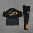 Real Madrid, Marvel, Real Madrid x Marvel, Trainingsanzug, 25/26, Herren, Schwarz, Limited Edition, Fußball Fanartikel, Real Madrid Kollektion, Shop des Spielers, Sportswear, Madridista