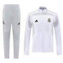 Shop des Spielers, Real Madrid Trainingsanzug, Real Madrid 25/26, Real Madrid Trikot Herren, Real Madrid Trainingsanzug Weiß, Real Madrid Sportanzug, Trainingsanzug Herren Weiß, Real Madrid 2026, Fußball Trainingsanzug, Real Madrid Fan-Version, Real Madrid Trainingskleidung, Real Madrid Shop, Trainingsanzug Herren, Real Madrid Los Blancos.