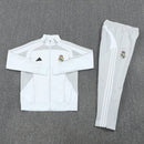 Shop des Spielers, Real Madrid Trainingsanzug, Real Madrid 25/26, Real Madrid Trikot Herren, Real Madrid Trainingsanzug Weiß, Real Madrid Sportanzug, Trainingsanzug Herren Weiß, Real Madrid 2026, Fußball Trainingsanzug, Real Madrid Fan-Version, Real Madrid Trainingskleidung, Real Madrid Shop, Trainingsanzug Herren, Real Madrid Los Blancos.