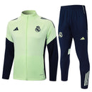 Real Madrid, Trainingsanzug, 25/26, Herren, Grün, Dunkelblau, Jacke und Hose, Real Madrid Fanwear, Real Madrid Trainingsset, Fußball Fanartikel, Merengues Style, Shop des Spielers, Casual Sportswear