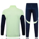 Real Madrid, Trainingsanzug, 25/26, Herren, Grün, Dunkelblau, Jacke und Hose, Real Madrid Fanwear, Real Madrid Trainingsset, Fußball Fanartikel, Merengues Style, Shop des Spielers, Casual Sportswear
