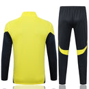 Real Madrid, Trainingsanzug, 25/26, Herren, Gelb, Schwarz, Jacke und Hose, Real Madrid Fanwear, Real Madrid Trainingsset, Fußball Fanartikel, Merengues Style, Shop des Spielers, Casual Sportswear