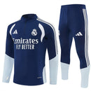 Shop des Spielers, Real Madrid Trainingsanzug, Real Madrid Set Marineblau, Real Madrid Fanartikel, Fußball Trainingsanzug Real Madrid, Real Madrid 26/27, Real Madrid Sportanzug, Trainingsjacke Real Madrid, Real Madrid Fanbekleidung, Fußball Lifestyle Madrid, Herren Trainingsset, Los Blancos Style