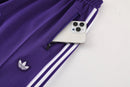 Shop des Spielers, Real Madrid Trainingsanzug 25/26, Real Madrid Lila Trainingsanzug, Real Madrid Sportanzug Herren, Real Madrid Jacke Hose, Fußball Trainingsanzug, Real Madrid Trainingsset, Performance Sportbekleidung, Real Madrid 2026, Trainingsanzug Herren Lila, Königliche Trainingskleidung, Real Madrid Fanshop, Sportanzug Real Madrid.