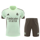 Shop des Spielers, Real Madrid Trainings-Set, Real Madrid 25/26, Real Madrid Trikot Grün, Real Madrid Training, Trainings-Set Herren, Real Madrid Shorts, Fußball Trainingsset, Real Madrid 2026, Real Madrid Sport-Set, Real Madrid Fanausrüstung, Trainingskleidung Real Madrid.